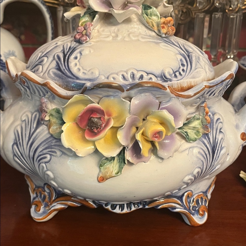 CAPADEMONTE Porcelain Soup Turreen